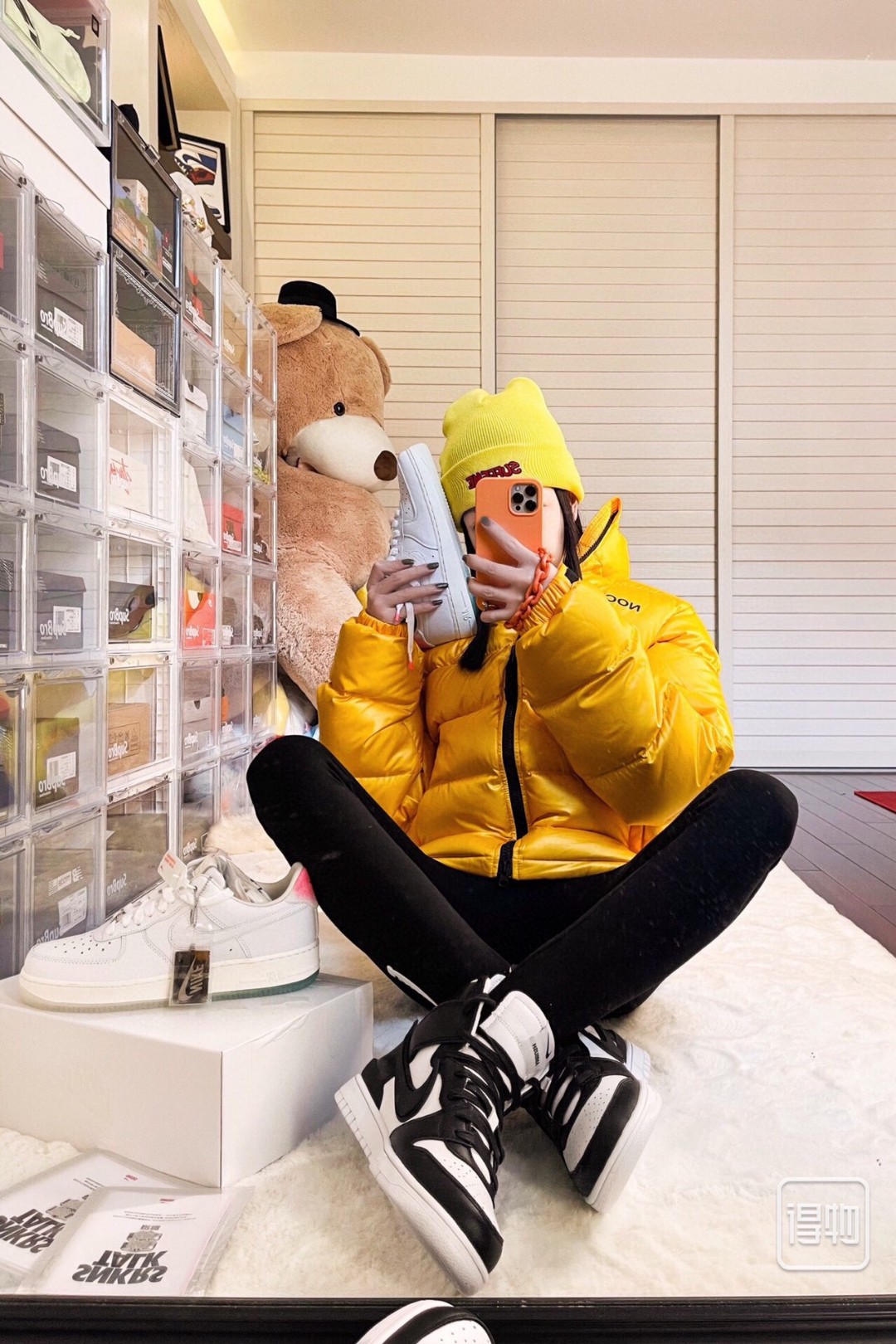 版本🐮货 （此款售后到年后）💰440
，Nike x Drake Nocta 系列联名立领公鸭羽绒服，王一博同款，【⚠️防盗扣拆出不退不换】
充绒达480克 ，定制YKK拉链，拉链带锁扣，
所有细节全部到位！从拉链到印花，到后领标、主标、树胶logo！完全一比一订制！
颜色：黑色 黄色
尺码：  S    M    L   XL
衣长： 63  65  67  69
胸围：116 119 122 126
肩宽：47.5 49  50  51
袖长： 66  68  69  7
黄色资讯图