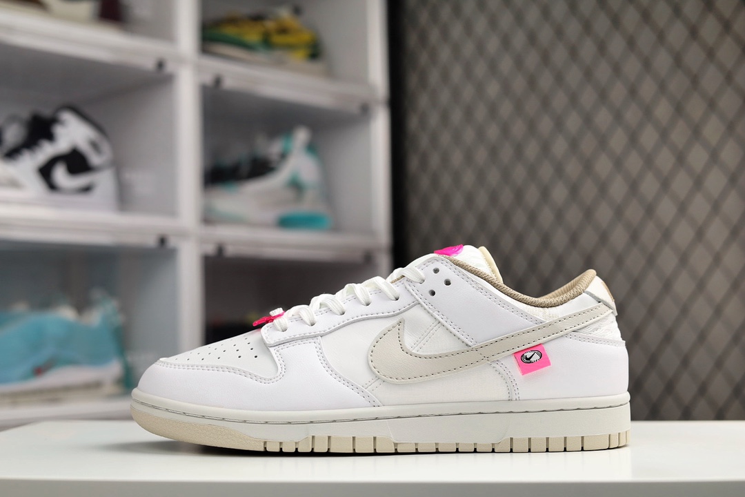 H0 Nike SB Dunk Low 白粉扣史诗 全网唯一全头层版本 正确低趴鞋头细节 拒绝偷工减料供应在过去的几年里，Nike Dunk Low出现了各种不同的品牌，其中一些已经彻底改变了鞋子。但是在这里，通过所谓的“拆分”，Swoosh 提供了一种更简单的设计，只有一个突出的调整。乍一看，这双鞋首先出现在 GS