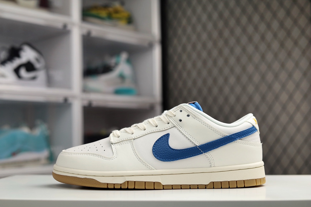 H0 NIKE DUNK SB LOW 白蓝配色Dunk SB顾名思义，具有经典的Dunk血缘，又注入了更多的时尚元素。相较于普通的Dunk滑板鞋，改良版的Dunk SB加厚了鞋舌的填充，使舒适性大大提升，同时也更方便穿脱；中底部分则加入了脚感柔软舒适Zoom Air气垫，有效吸收滑板等极限运动在落地时带来的冲击力，为街头运动者们提供更好的保护