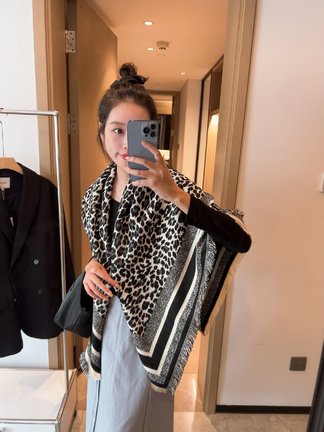 Supplier in China Dior Scarf Leopard Print Cashmere
