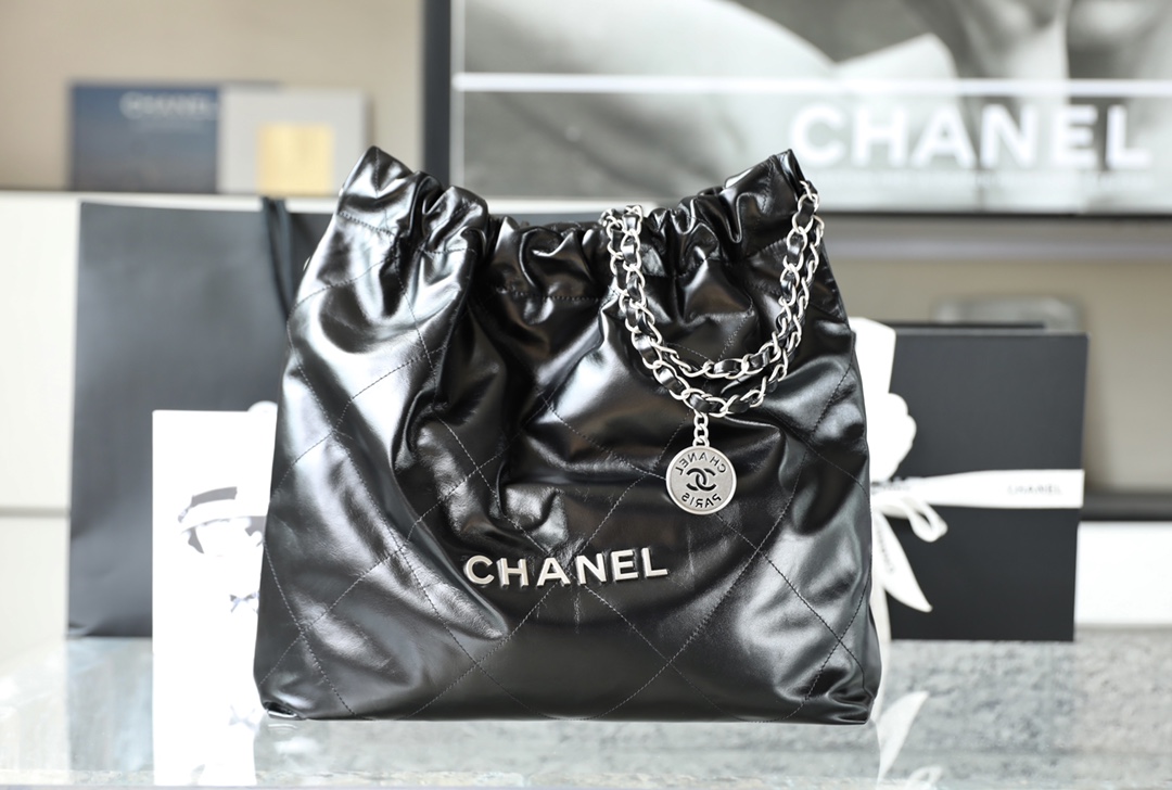 Chanel Handbags Crossbody & Shoulder Bags Tote Bags Black Vintage