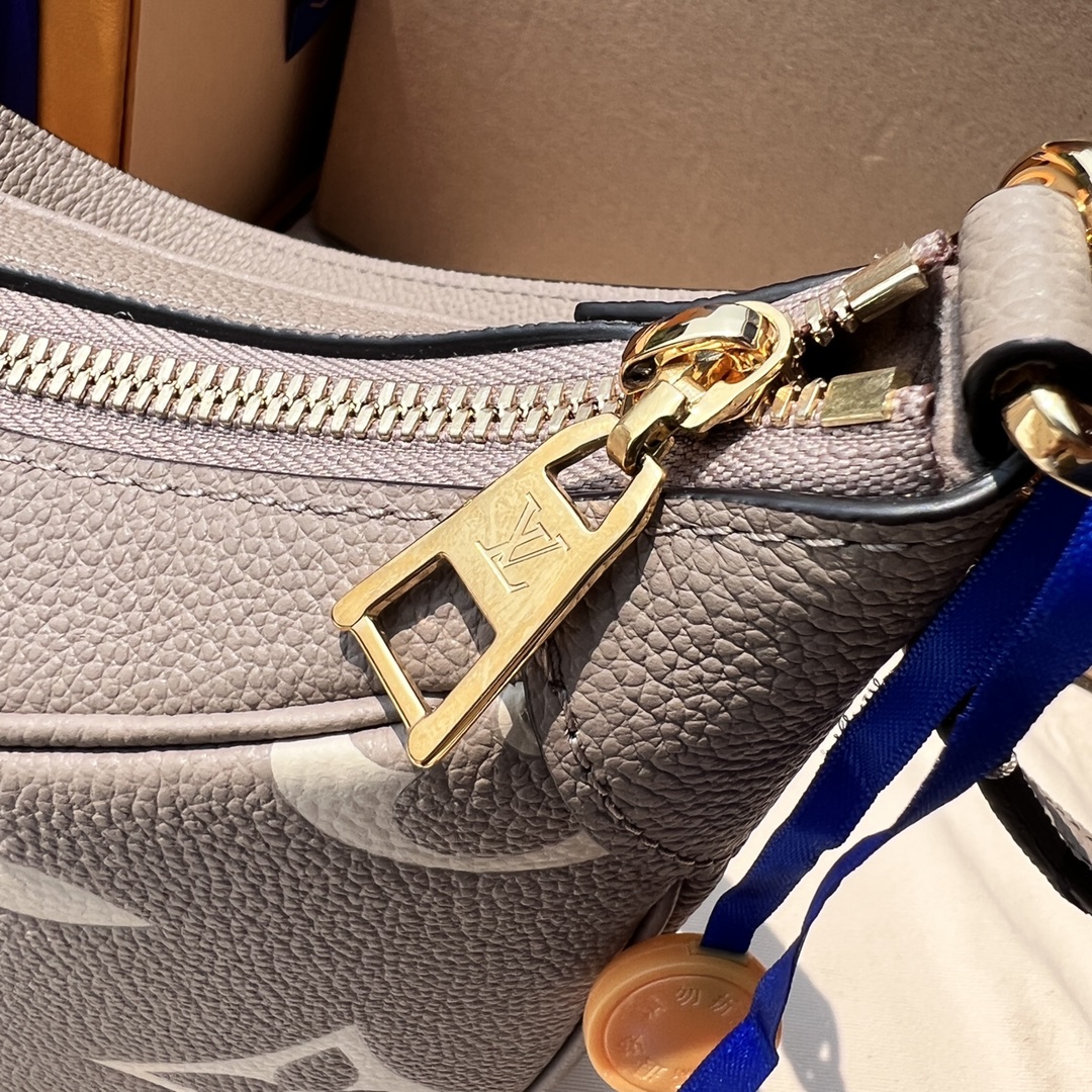 🌼m46112尺寸:22×14×9cmLV海外渠道资源特供腋下包❗️本款Bagatelle 手袋以Mon