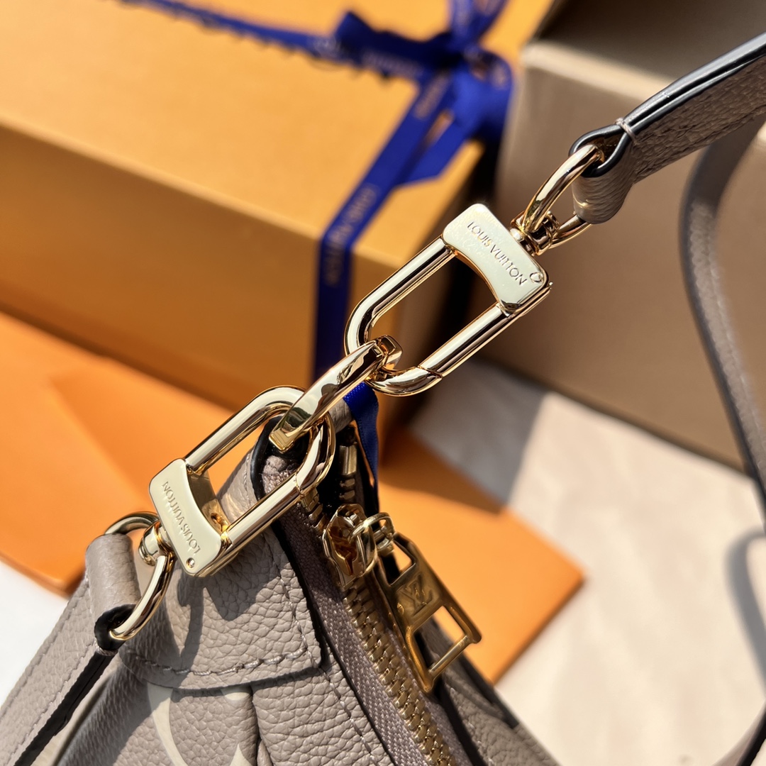 🌼m46112尺寸:22×14×9cmLV海外渠道资源特供腋下包❗️本款Bagatelle 手袋以Mon