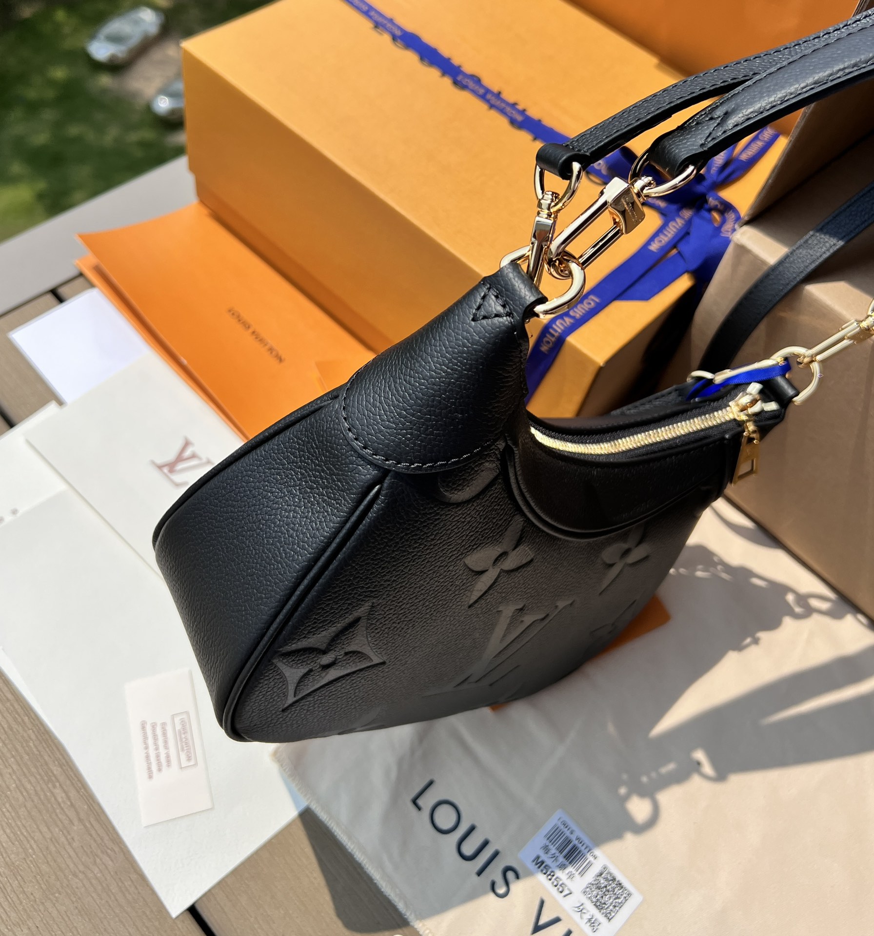 🌼m46002尺寸:22×14×9cmLV海外渠道资源特供腋下包❗️路易威登于新季伊始推出Bagatel