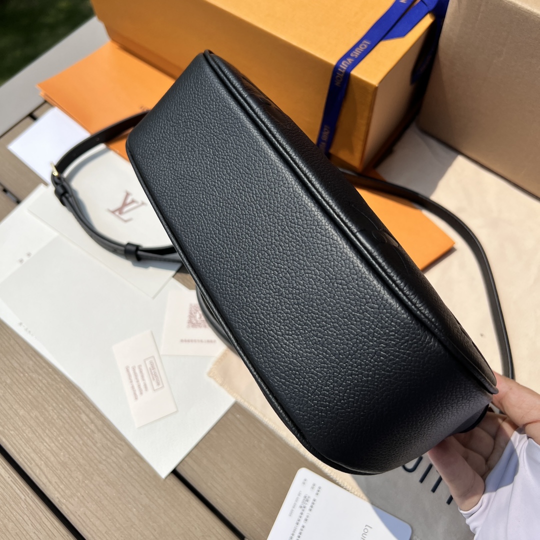 🌼m46002尺寸:22×14×9cmLV海外渠道资源特供腋下包❗️路易威登于新季伊始推出Bagatel