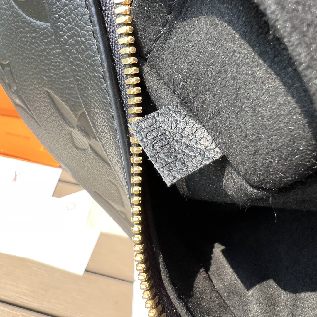 🌼m46002尺寸:22×14×9cmLV海外渠道资源特供腋下包❗️路易威登于新季伊始推出Bagatel