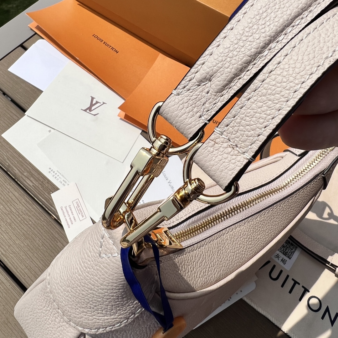 非市场普通货 进口皮料半钢五金m46099尺寸:22×14×9cmLV海外渠道资源特供腋下包❗️路易威登