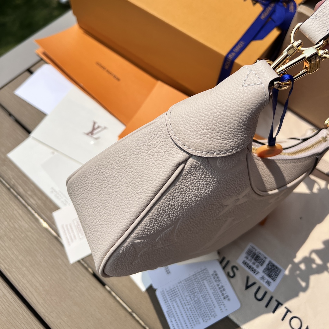 非市场普通货 进口皮料半钢五金m46099尺寸:22×14×9cmLV海外渠道资源特供腋下包❗️路易威登