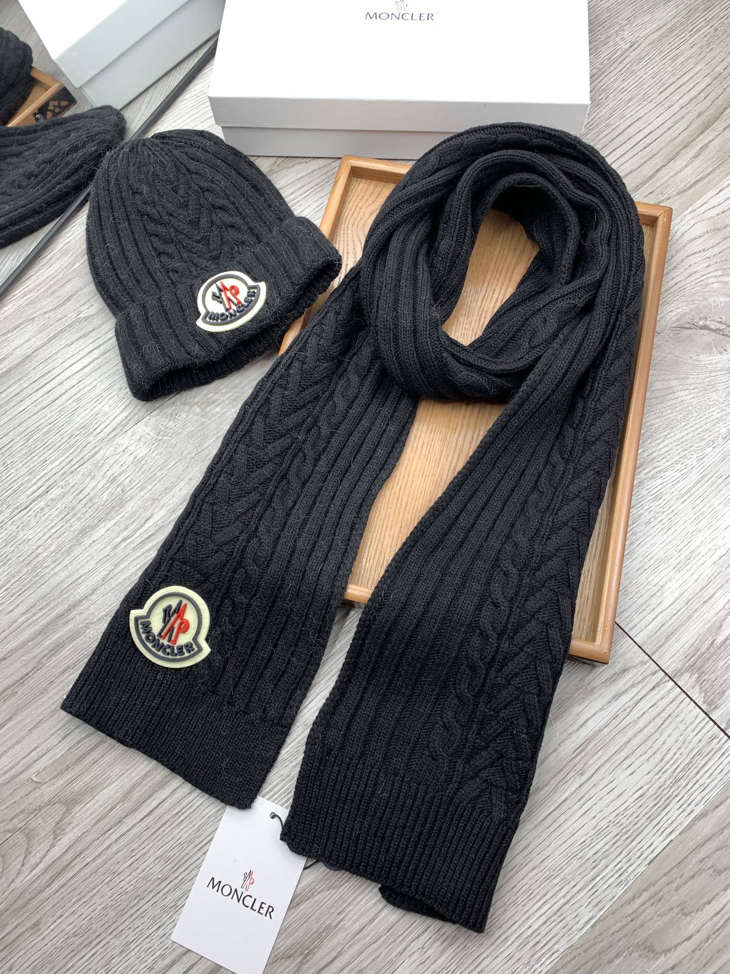 🌹。蒙口。【羊毛套装帽子】经典套装帽子!帽子➕围巾!材质:70%羊毛➕30%兔毛。暖暖哒超级舒服~冬日小