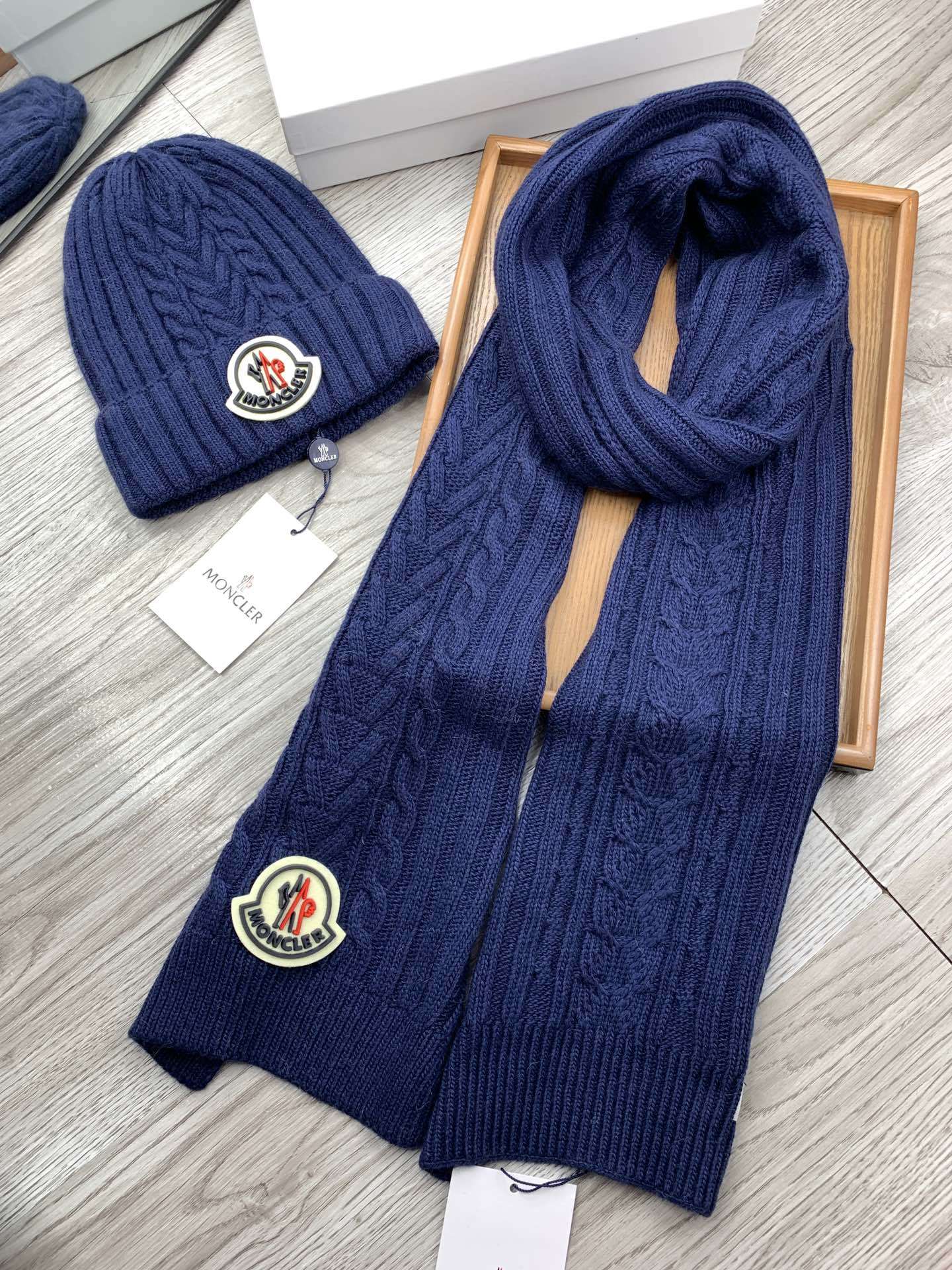 🌹。蒙口。【羊毛套装帽子】经典套装帽子!帽子➕围巾!材质:70%羊毛➕30%兔毛。暖暖哒超级舒服~冬日小