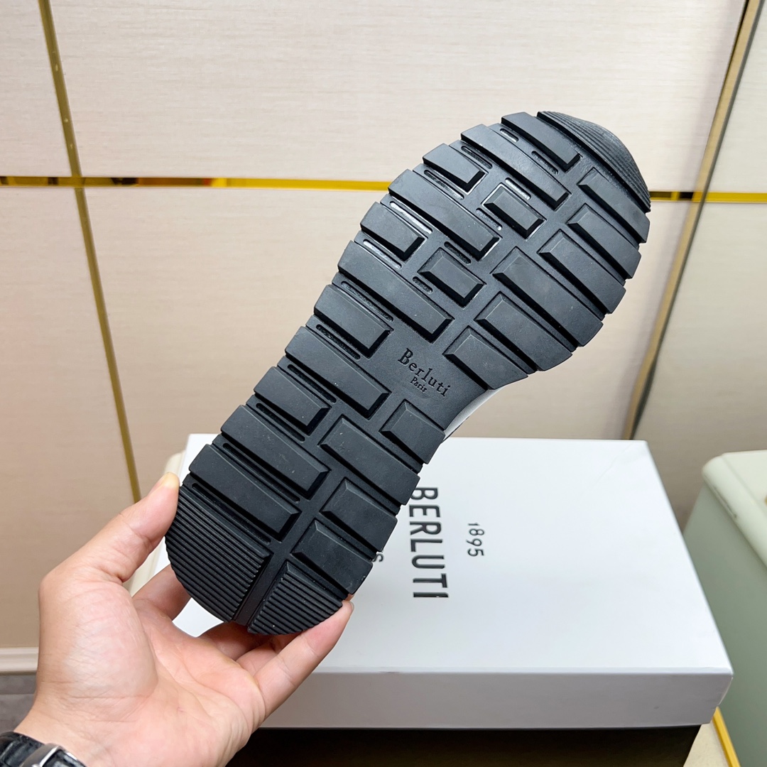 480BerlutiBerluti Men's SneakersEste zapato excepcionalmente moderno rompe moldes con un empeine de 