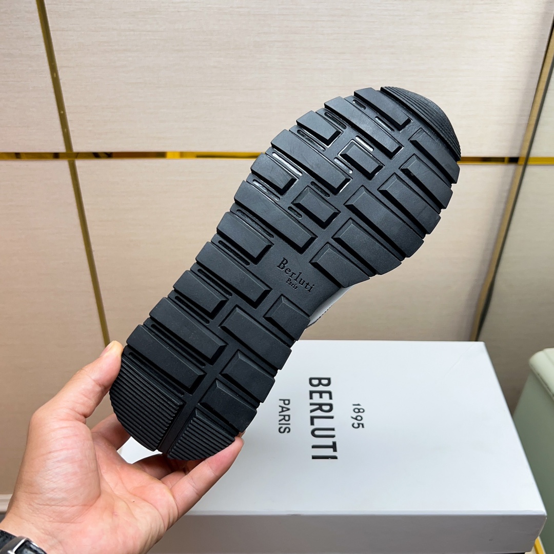 480BerlutiBerluti Men's SneakersEste zapato excepcionalmente moderno rompe moldes con un empeine de 
