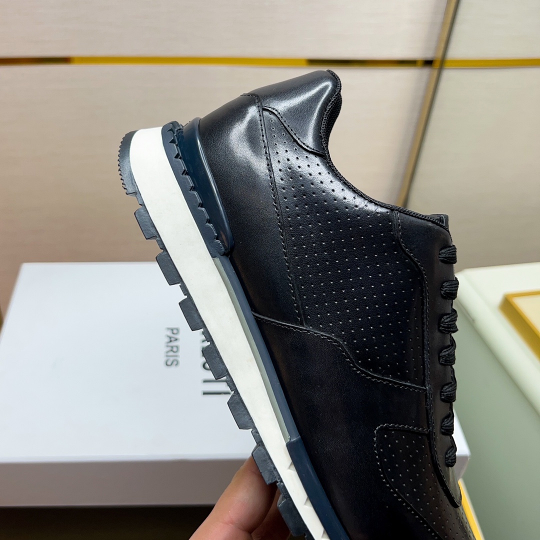 480BerlutiBerluti Men's SneakersEste zapato excepcionalmente moderno rompe moldes con un empeine de 