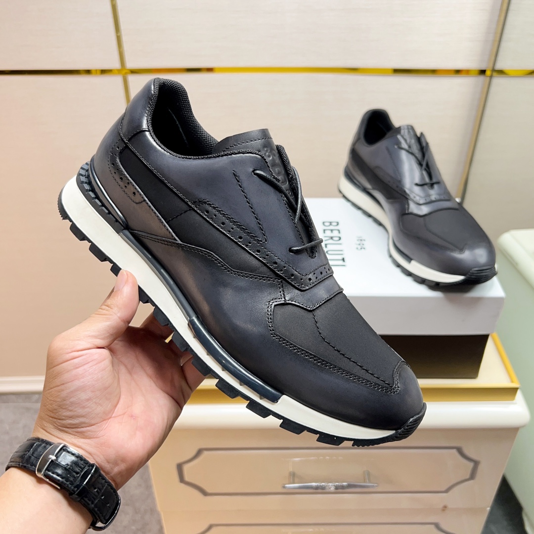 480BerlutiBerluti Men's SneakersEste zapato excepcionalmente moderno rompe moldes con un empeine de 