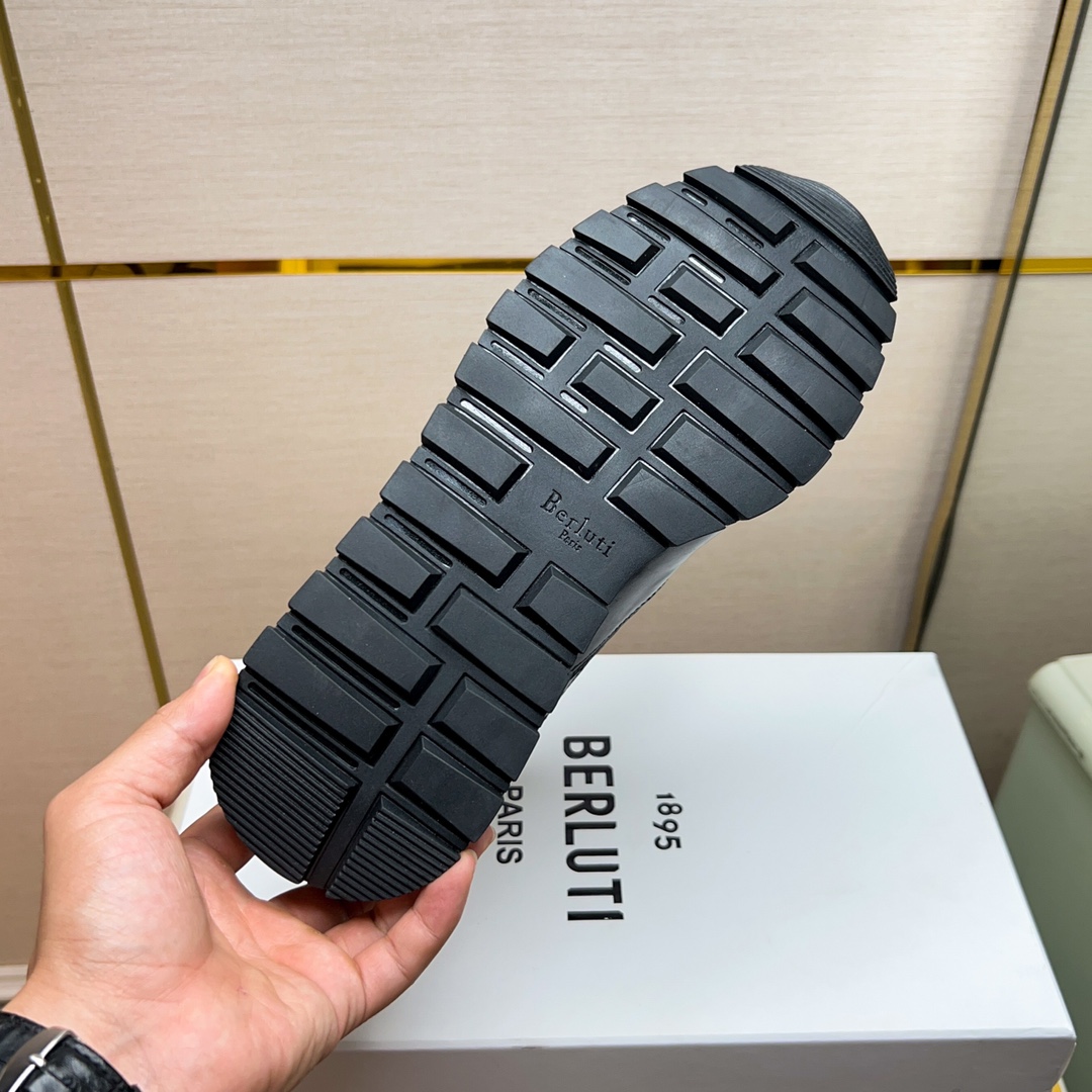 480BerlutiBerluti Men's SneakersEste zapato excepcionalmente moderno rompe moldes con un empeine de 