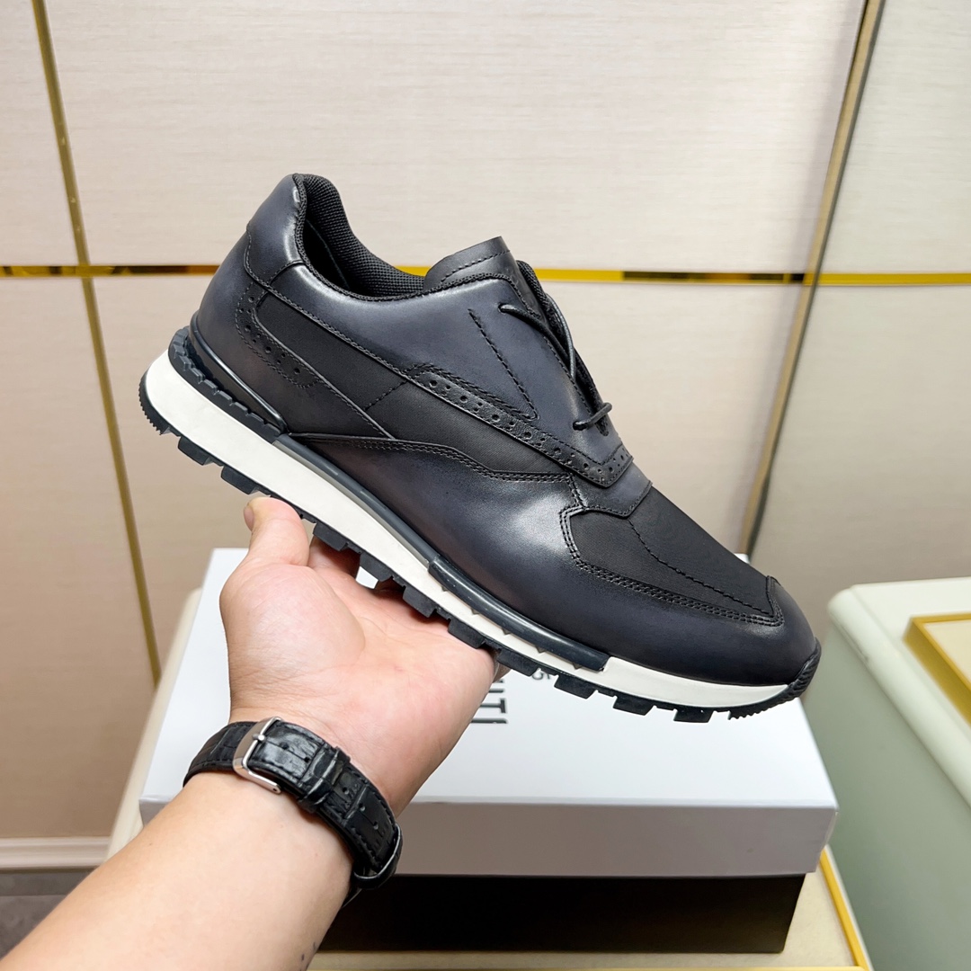 480BerlutiBerluti Men's SneakersEste zapato excepcionalmente moderno rompe moldes con un empeine de 