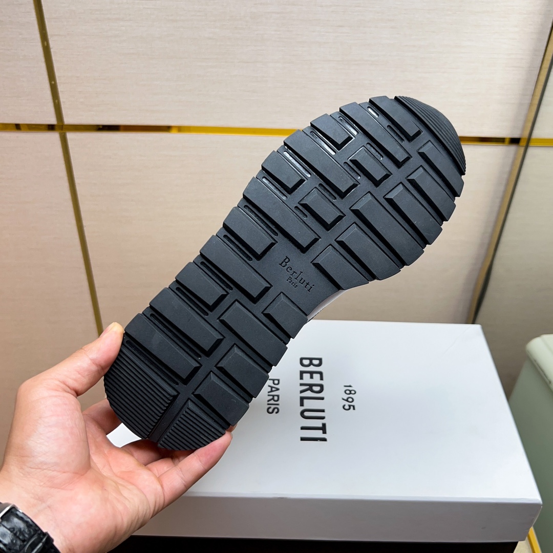 480BerlutiBerluti Men's SneakersEste zapato excepcionalmente moderno rompe moldes con un empeine de 
