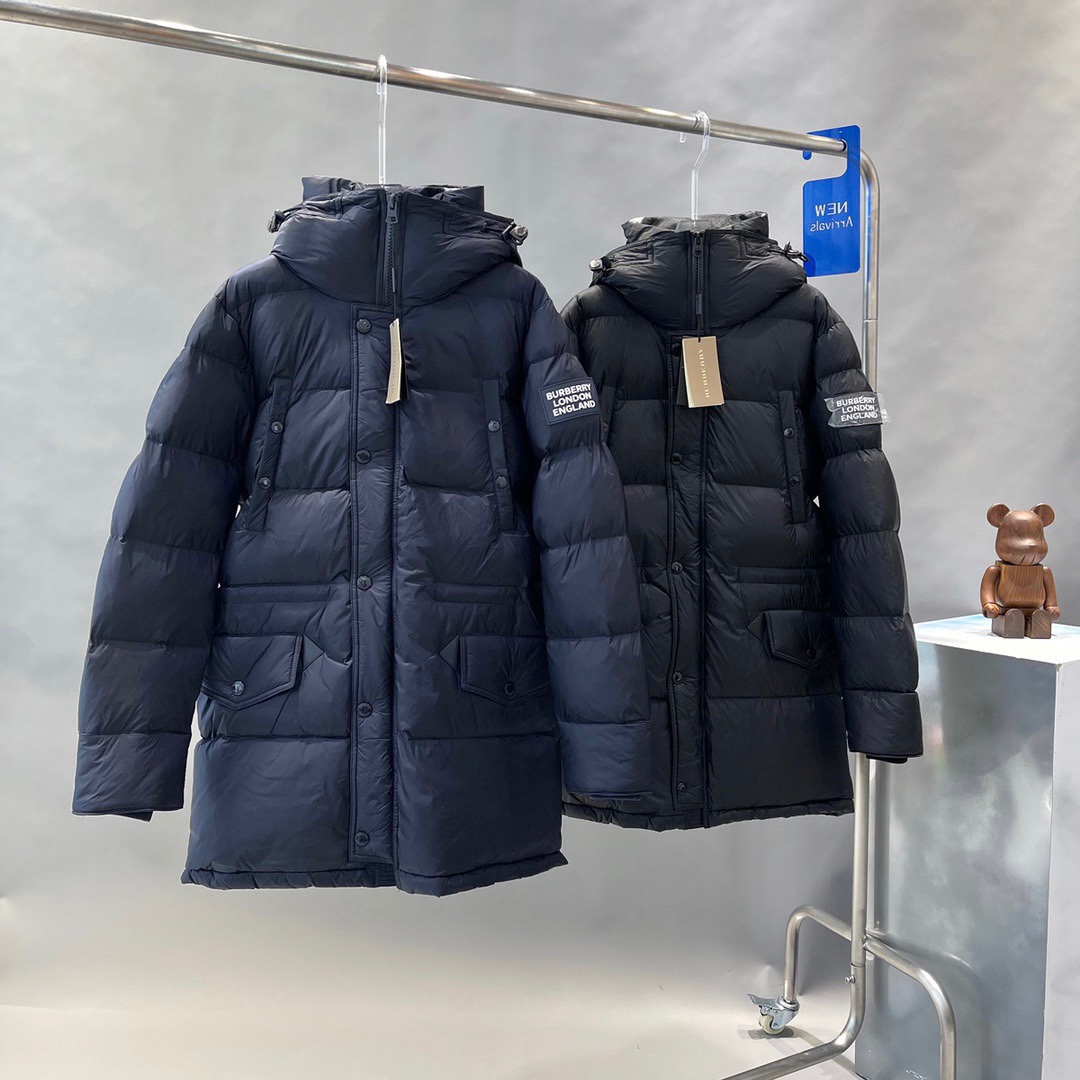 High-end Burberry mid-length coat in navy/black, sizes M-3XL. Genuine craft, premium materials, 90% down fill for excellent warmth. Quality guaranteed.-Big cat