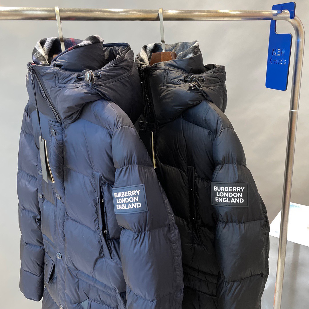 High-end Burberry mid-length coat in navy/black, sizes M-3XL. Genuine craft, premium materials, 90% down fill for excellent warmth. Quality guaranteed.-Big cat