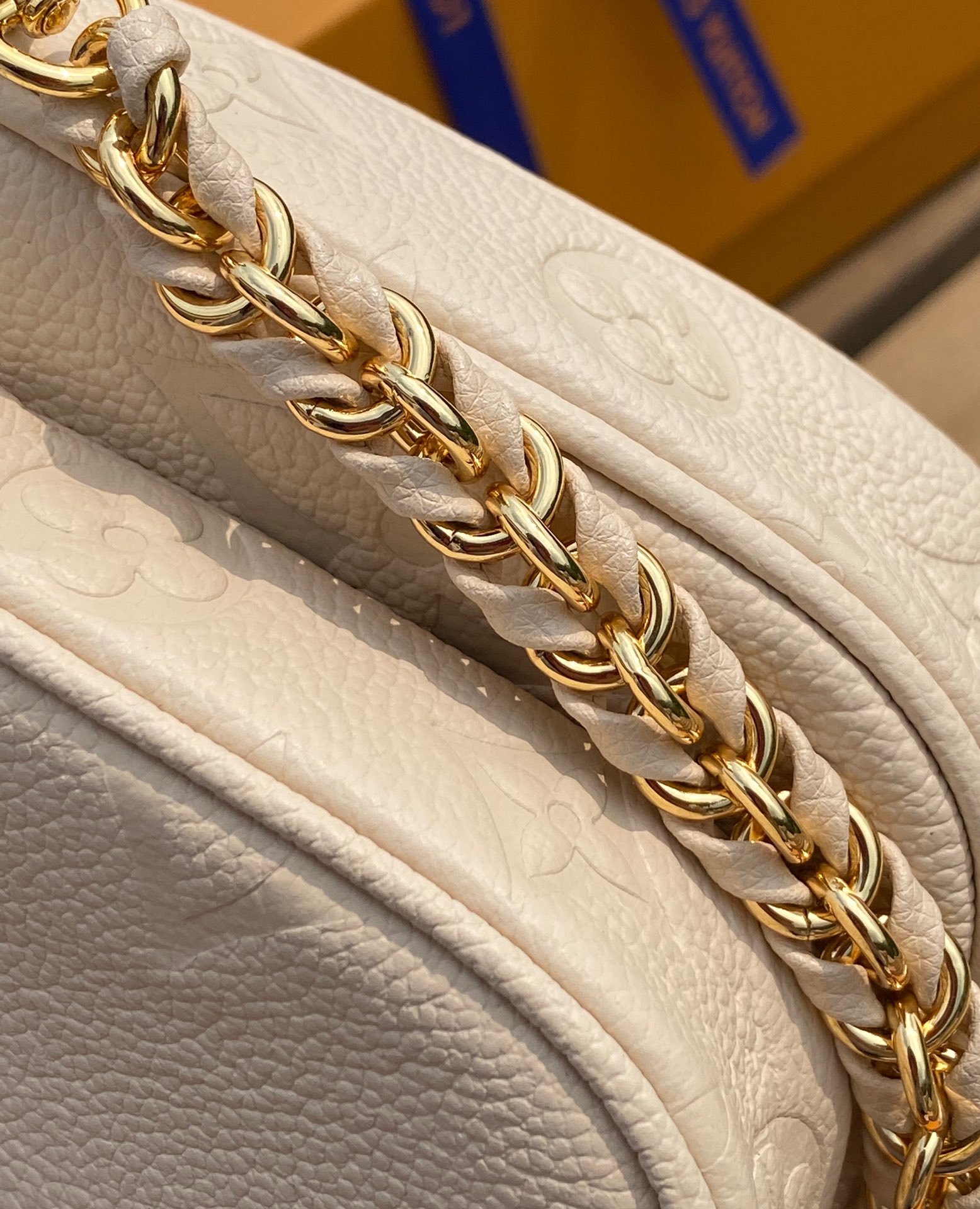 🌼 m80447尺寸25×14.5×4.5cm百分百渠道保障，奶油白真是超级适合夏天的颜色，清新温柔，牛