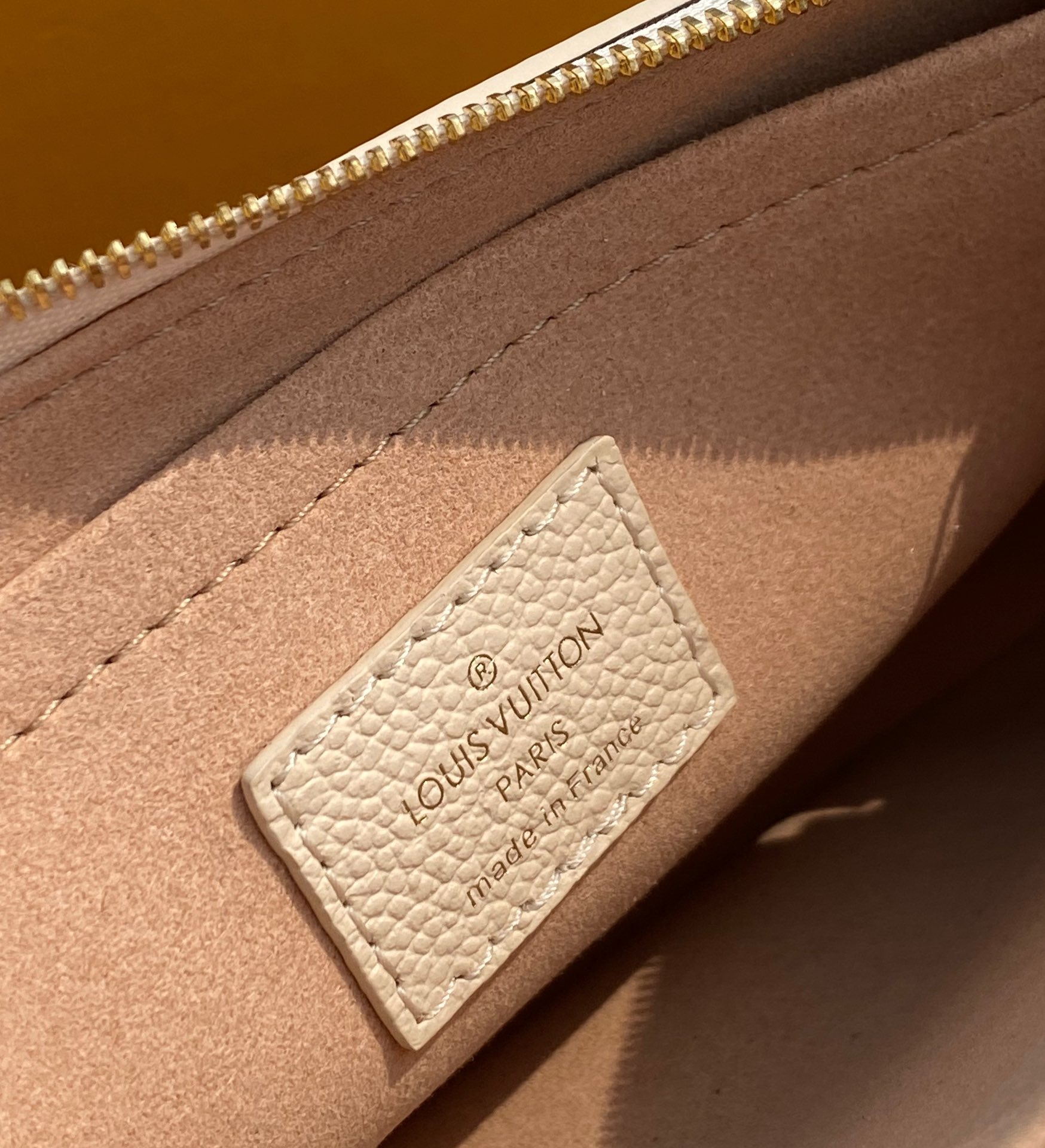 🌼 m80447尺寸25×14.5×4.5cm百分百渠道保障，奶油白真是超级适合夏天的颜色，清新温柔，牛