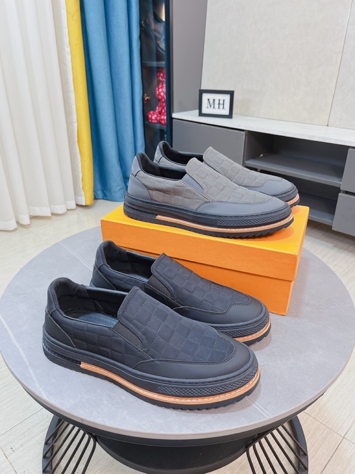 I5 Louis Vuitton 路易威登 LV 男士时尚休闲高帮鞋原单品质,高端精品细节精致考究,头层采用进口意大利牛漆皮奢华真皮内里、橡胶耐磨防滑原版大底,穿着舒适工艺精典,做工精细,值得拥有颜色：二色可选 38-44