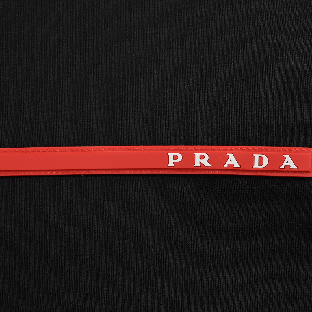 Prada 普拉达 22Fw 经典红色饰条圆领卫衣