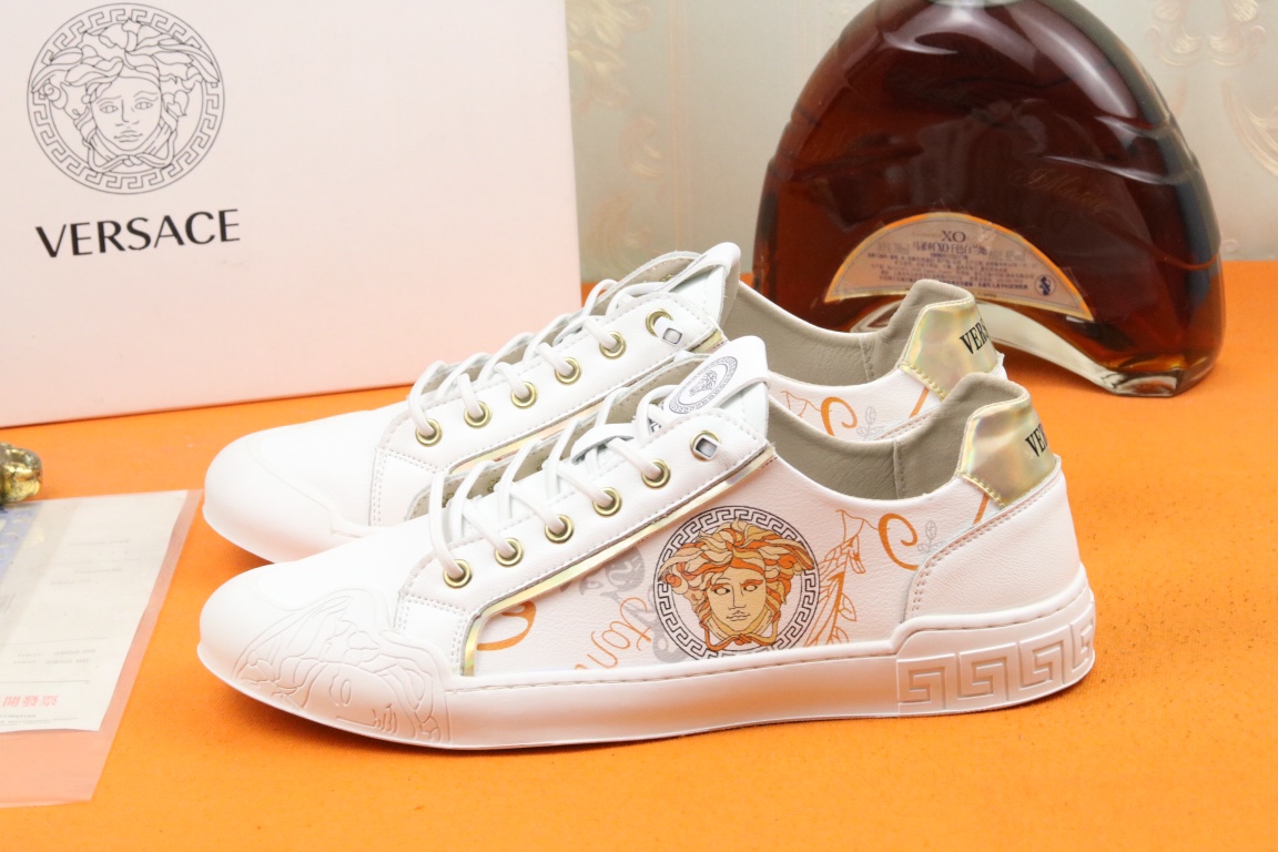 I5  Versace 范思哲  官网最 男士休闲时尚男鞋四季爆款版型时尚,潮男专属 独有的官网最新品牌元素元素鞋面优质进口牛皮,羊皮内里时尚又大方防滑橡胶大底实物拍摄38-44