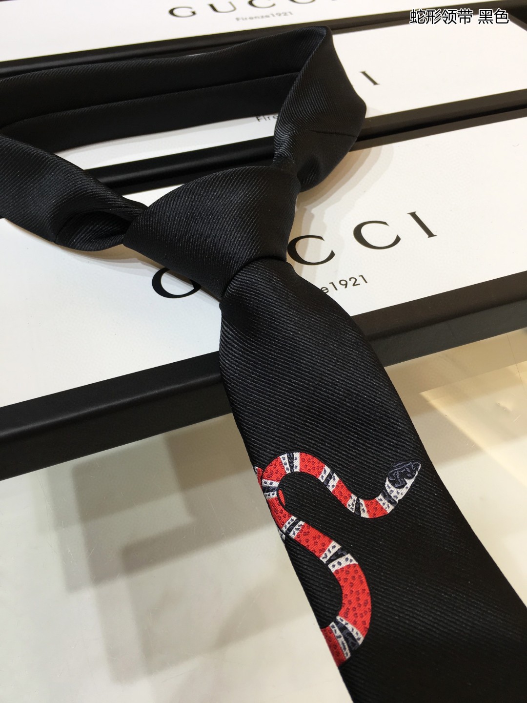 GUCCI古驰100%顶级提花真丝蛇形领带