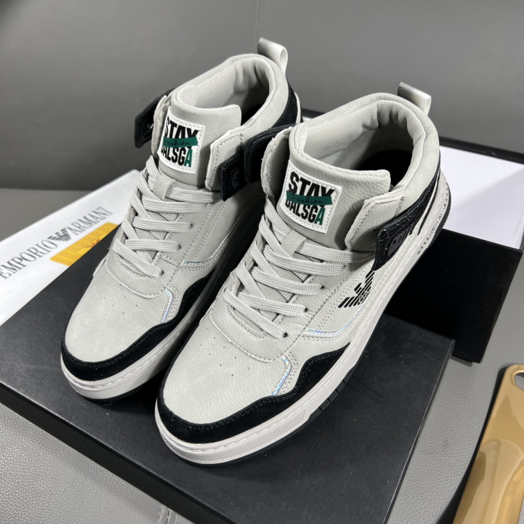 I5  Armani 阿玛尼 官网最休闲时尚男鞋,爆款版型简洁大气,潮男专属.独有的官网最新品牌元素元素古奇原版装饰,时尚又大方,面料原版牛皮透气内里,官网指定耐磨休闲大底,专柜经典款实物拍摄38-44,