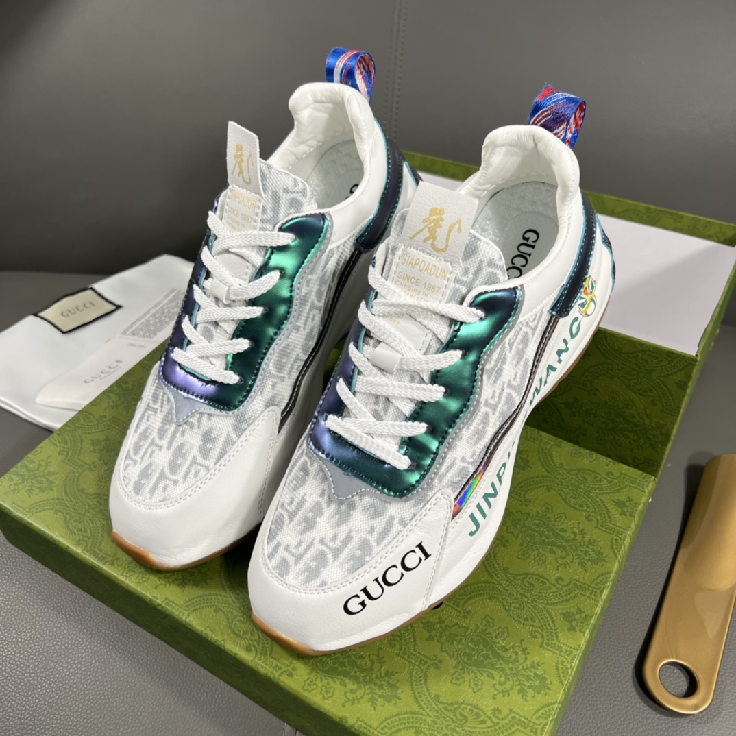 I5 Gucci  古奇 官网最休闲时尚男鞋，爆款版型简洁大气，潮男专属.独有的官网最新品牌元素元素Gucci  古奇 原版装饰，时尚又大方，面料原版牛皮透气内里，官网指定耐磨休闲大底，专柜经典款实物拍摄38-44，”},”imgsSrc”:[“https://xcimg.szwego.com/20925/i1664035_6837_0.jpg?imageView2/2/format/jpg/q/