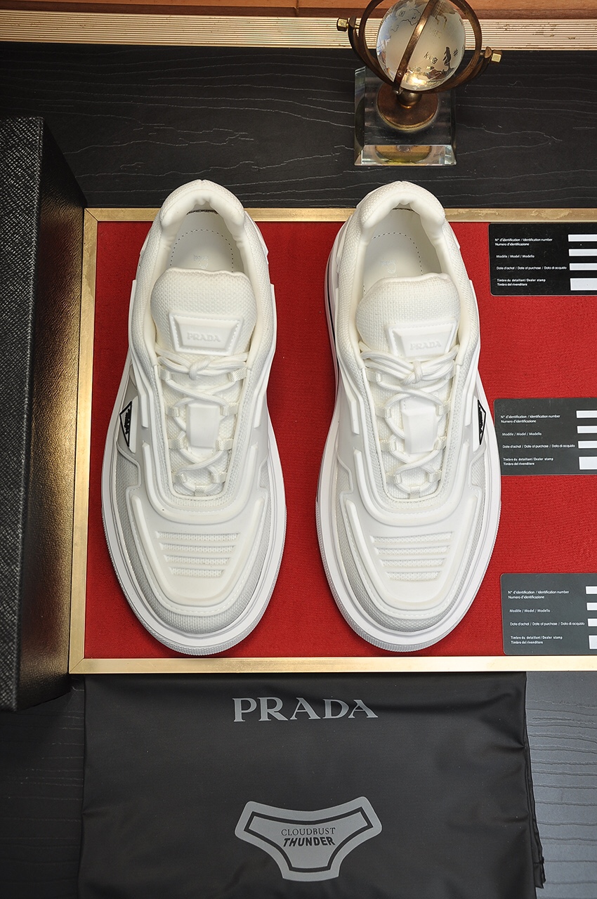 出厂价290💶【普拉达PRADA】顶级原单，当季新款，高品质原单牛货，顶级高丝光牛皮拼原版透气布料+进口滴胶，内里进口弹力布配原版牛皮垫脚，原厂厚大底！品质保证！码38-45(45定做)