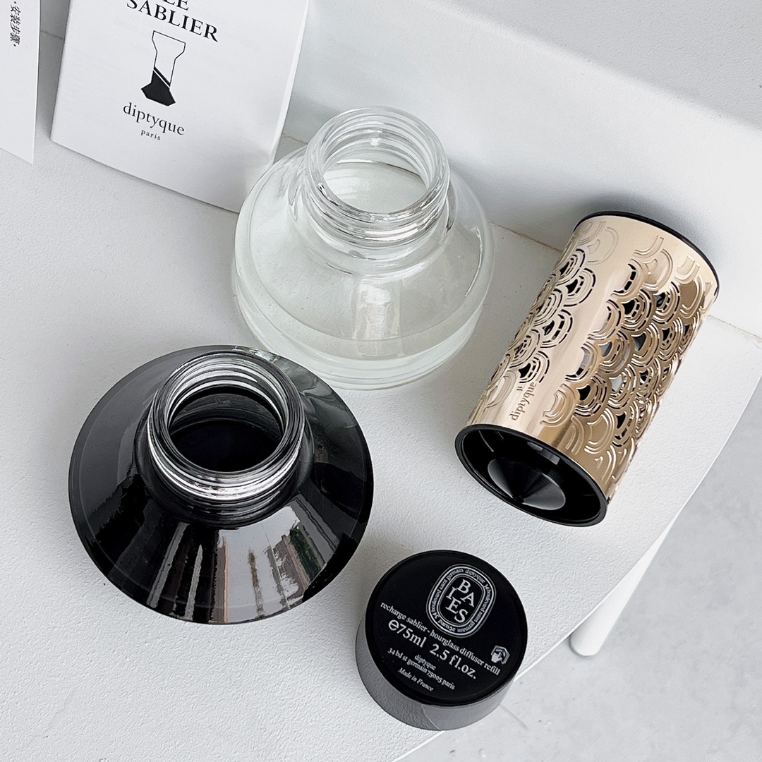 Chanel Maison Lifestyle Luxury Home Decor Blanket Tableware Bedding 8