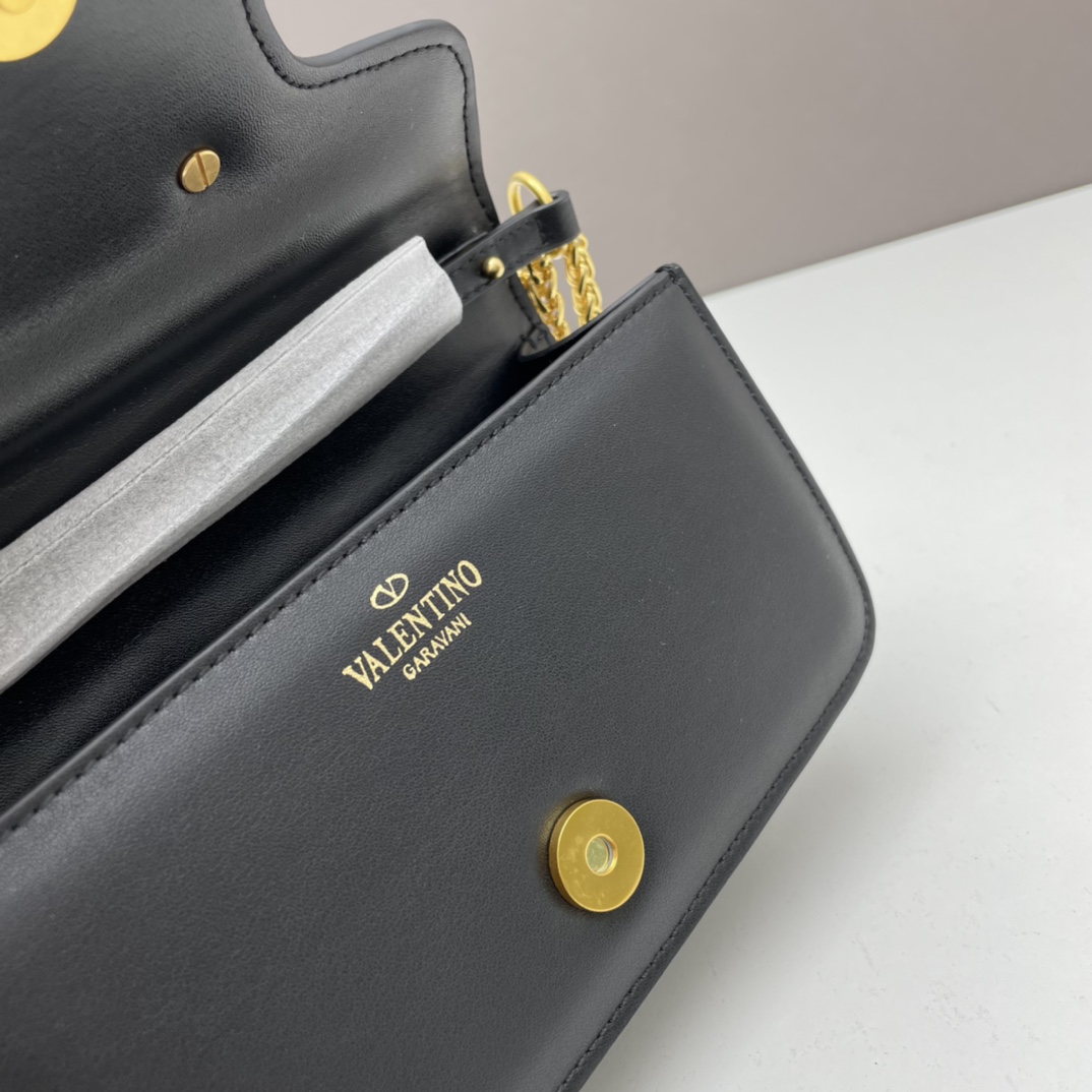 小号华家 女士MINILOCO 小牛皮新品 金属链条和细腻皮革组成别致双提柄，还可拆除变身手拿包，多重搭