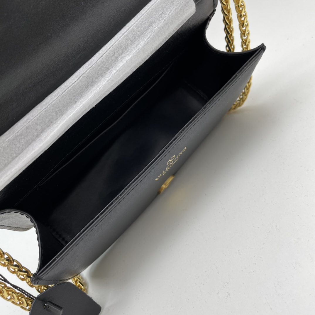 小号华家 女士MINILOCO 小牛皮新品 金属链条和细腻皮革组成别致双提柄，还可拆除变身手拿包，多重搭