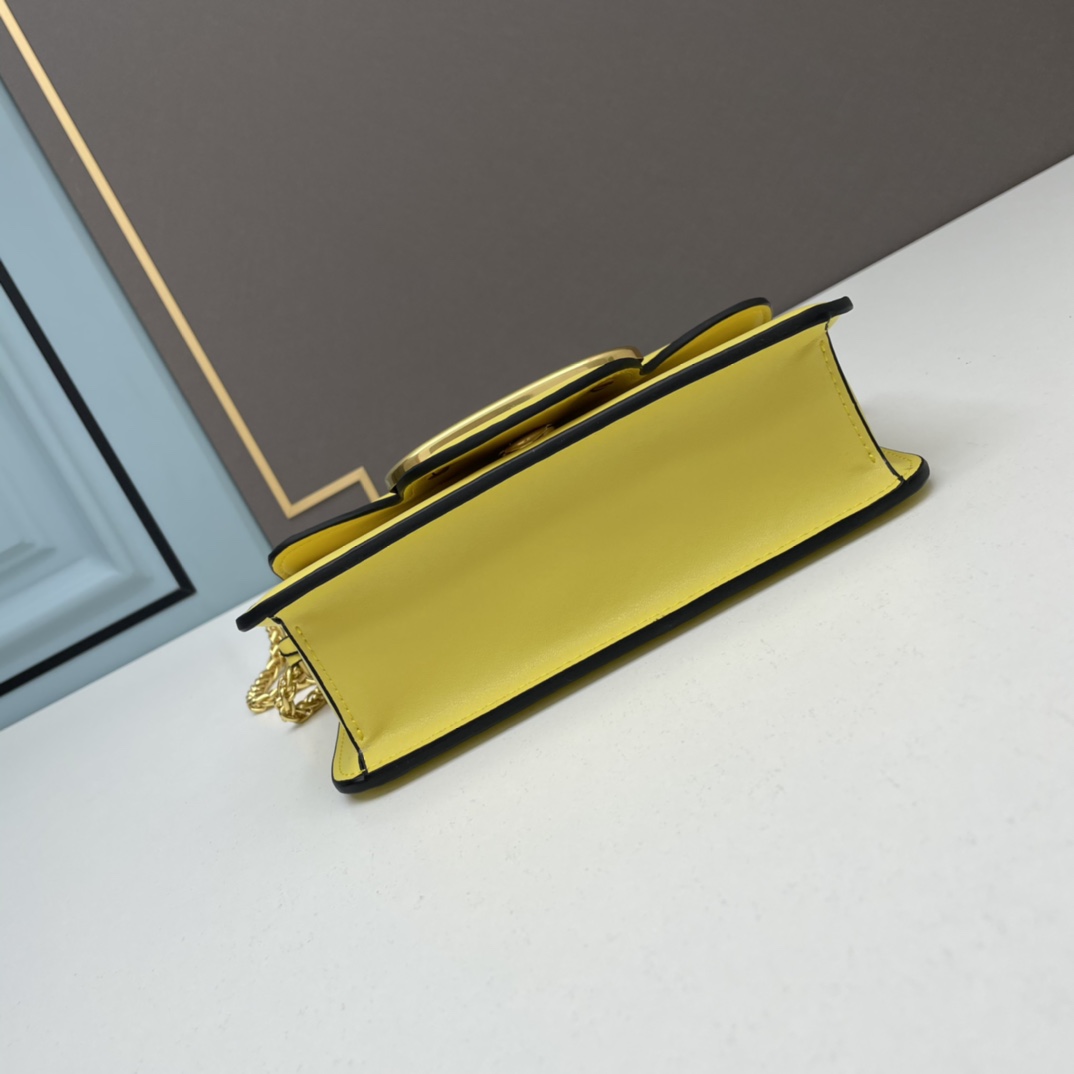 小号华家 女士MINILOCO 小牛皮新品 金属链条和细腻皮革组成别致双提柄，还可拆除变身手拿包，多重搭