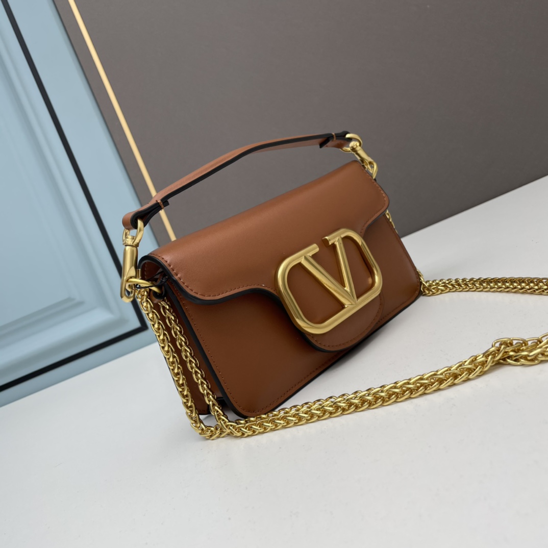 小号华家 女士MINILOCO 小牛皮新品 金属链条和细腻皮革组成别致双提柄，还可拆除变身手拿包，多重搭