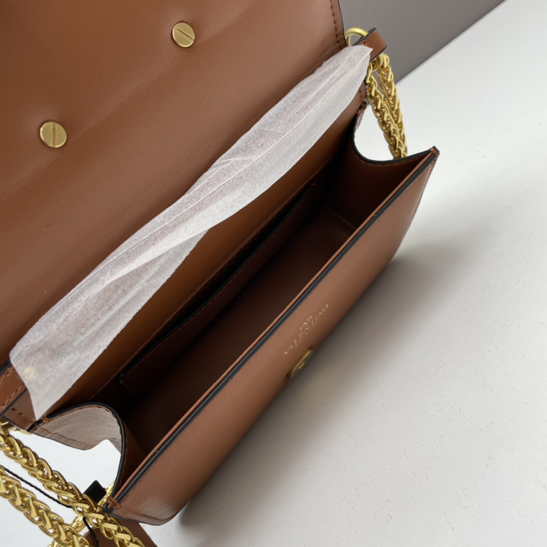 小号华家 女士MINILOCO 小牛皮新品 金属链条和细腻皮革组成别致双提柄，还可拆除变身手拿包，多重搭