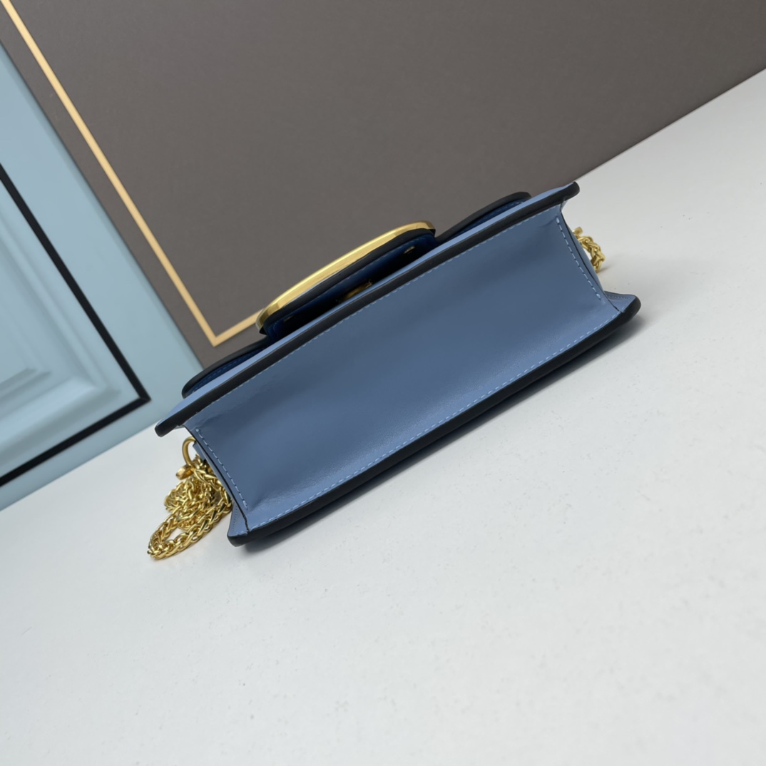 小号华家 女士MINILOCO 小牛皮新品 金属链条和细腻皮革组成别致双提柄，还可拆除变身手拿包，多重搭