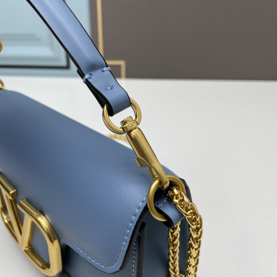 小号华家 女士MINILOCO 小牛皮新品 金属链条和细腻皮革组成别致双提柄，还可拆除变身手拿包，多重搭