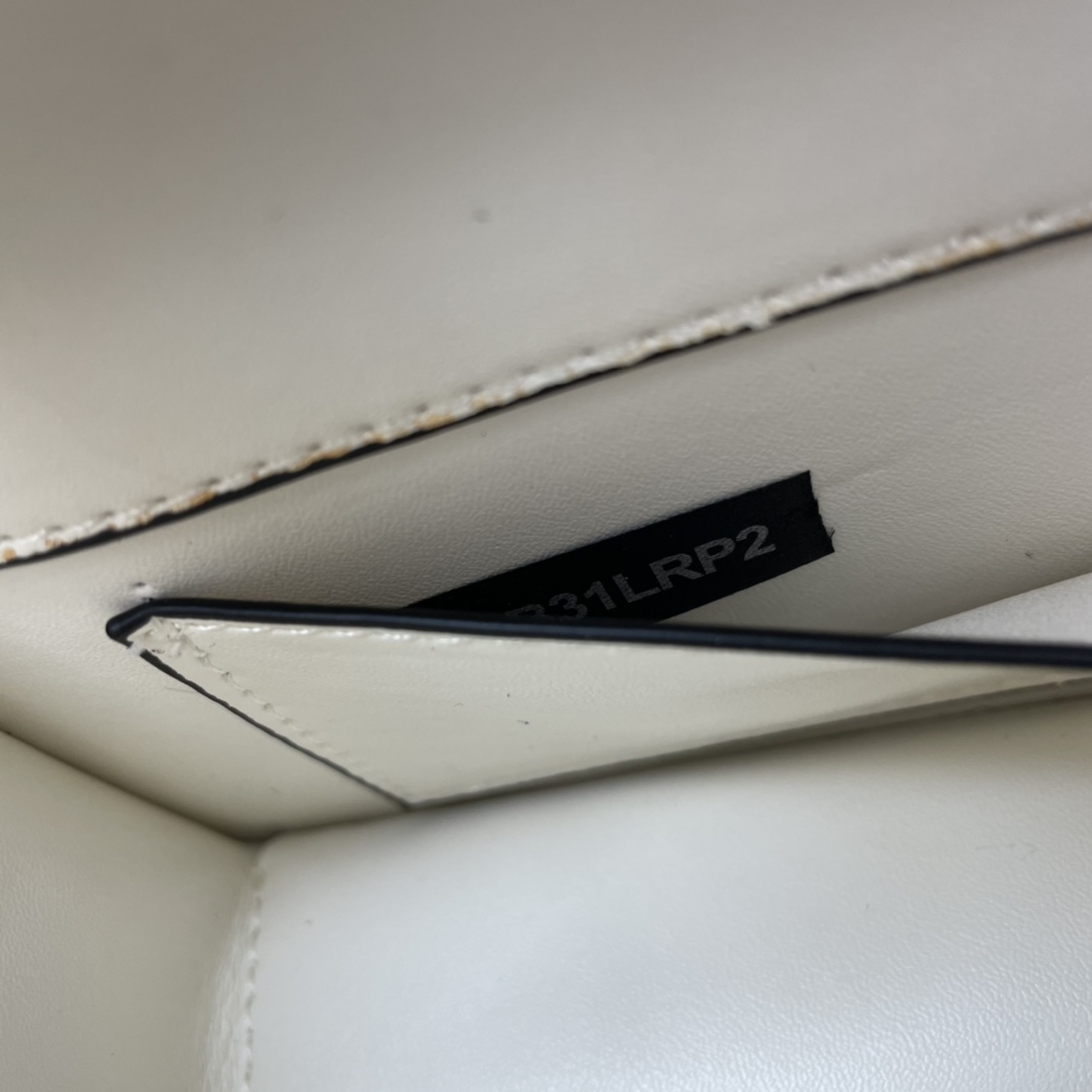 小号华家 女士MINILOCO 小牛皮新品 金属链条和细腻皮革组成别致双提柄，还可拆除变身手拿包，多重搭