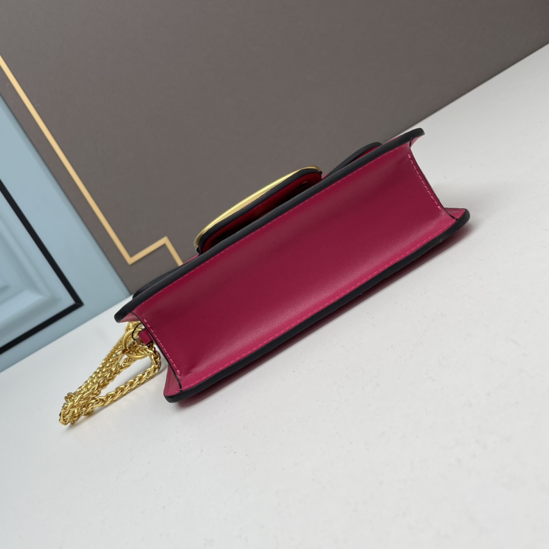 小号华家 女士MINILOCO 小牛皮新品 金属链条和细腻皮革组成别致双提柄，还可拆除变身手拿包，多重搭