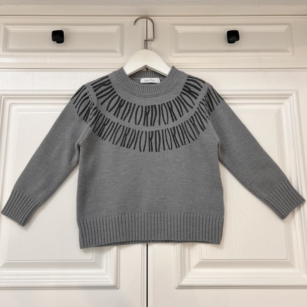 Fashion Review: Dior’s Stylish Collar Sweaters with Special Prints and Luxurious Fabric - 图片 3