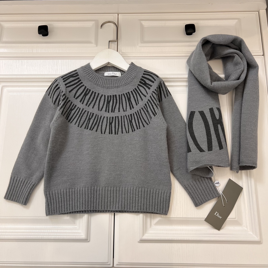 Fashion Review: Dior’s Stylish Collar Sweaters with Special Prints and Luxurious Fabric - 图片 1