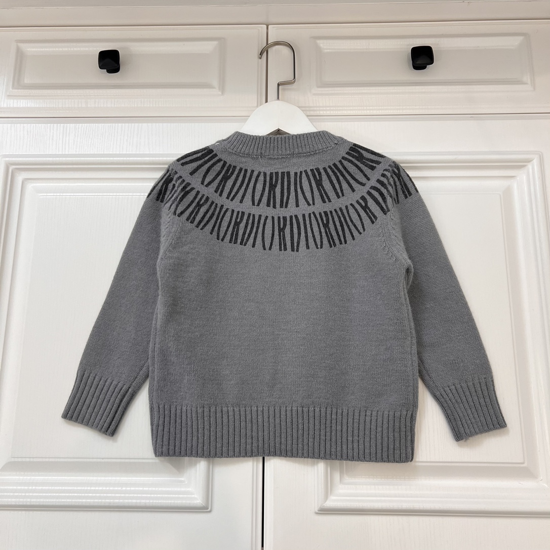 Fashion Review: Dior’s Stylish Collar Sweaters with Special Prints and Luxurious Fabric - 图片 6