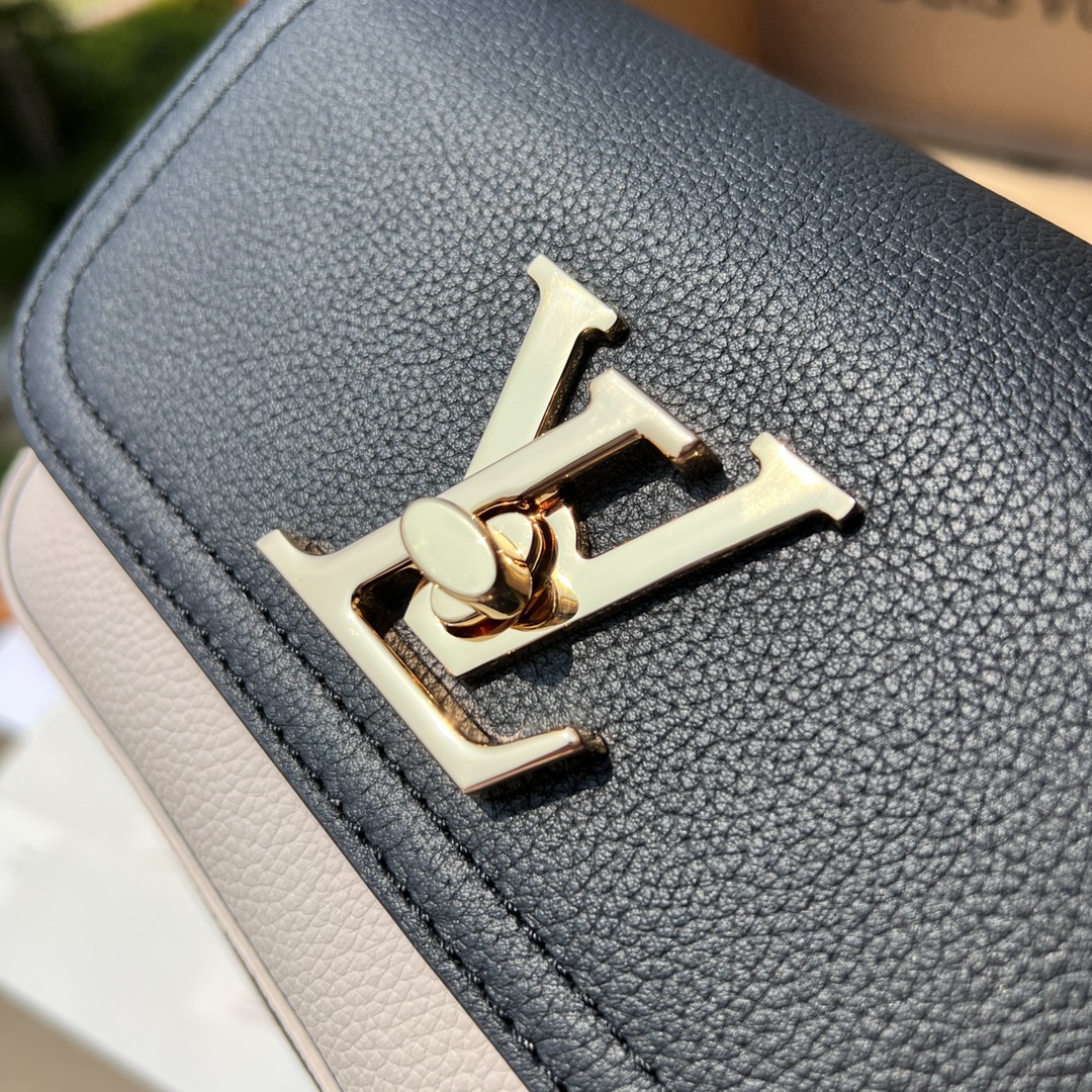 🌼 m58557尺寸:19×13×8cmLV海外渠道资源特供❗️Lockme Tender 手袋取材柔软