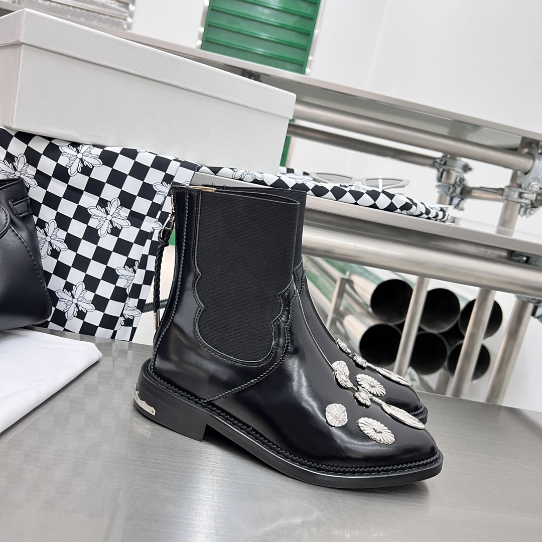 “2022 Autumn-Winter Fashion: Toga Pulla Bulletproof Boots Shine Bright!” - 图片 8