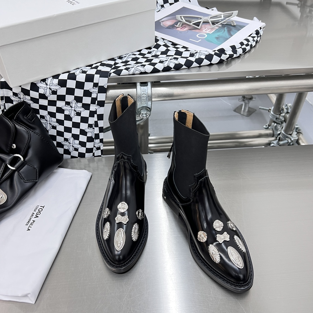 “2022 Autumn-Winter Fashion: Toga Pulla Bulletproof Boots Shine Bright!” - 图片 3