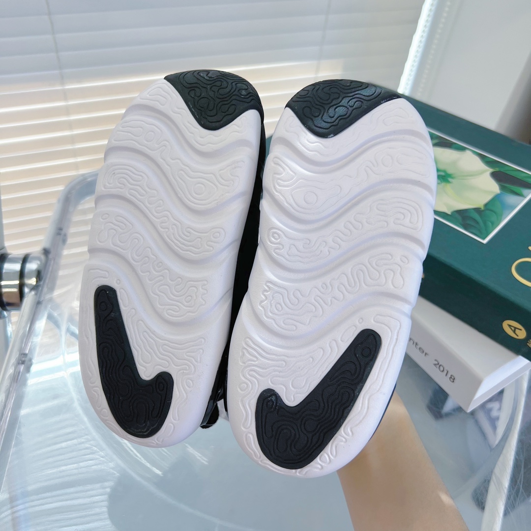 图片[8]-只要🔥 毛毛虫三代童鞋🐛一脚蹬很好穿脱，孩子很喜欢，柔软的泡棉鞋口，踩上去炒鸡舒服🤍🤍鞋口很贴脚 跑起步来也不担心会掉跟～推荐-选品中心