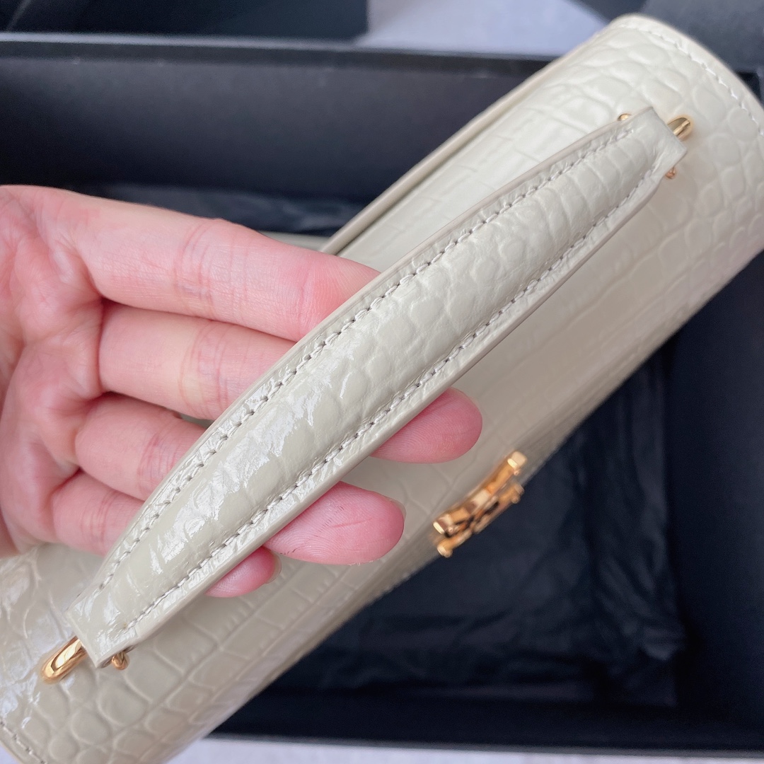 Gianvito Rossi Haute Couture Classic Luxury Handbag Shoulder Crossbody 2